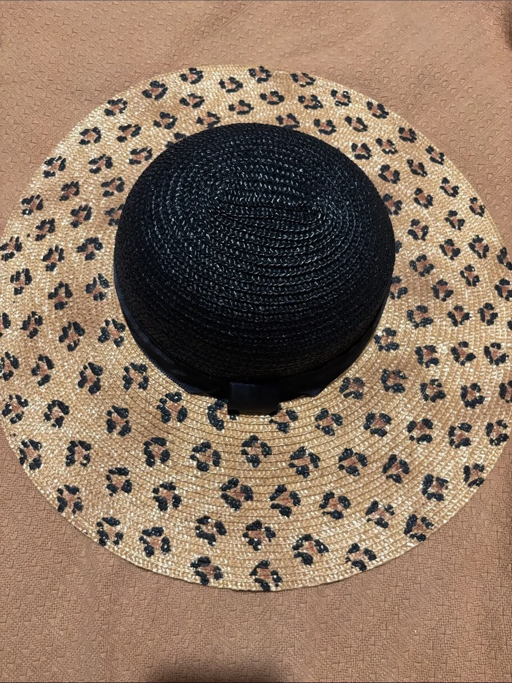 Liz Claiborne Black Crown Leopard-Print Straw Sun Hat